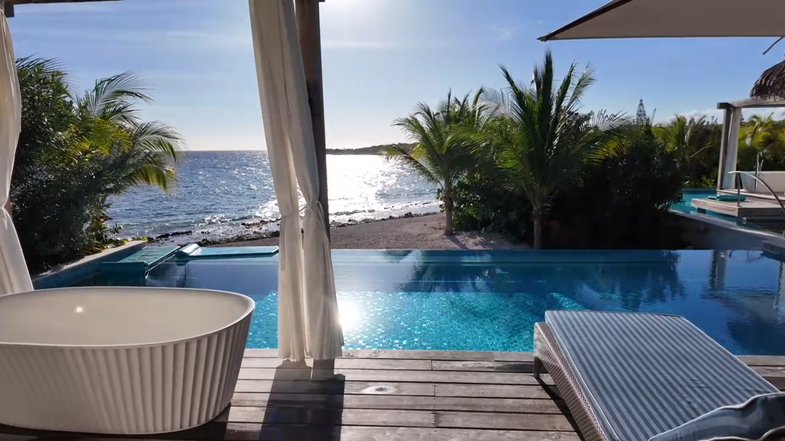 Sandals Royal Curaçao Awa Seaside Bungalow patio with soaking tub, private infinity pool, and ocean view