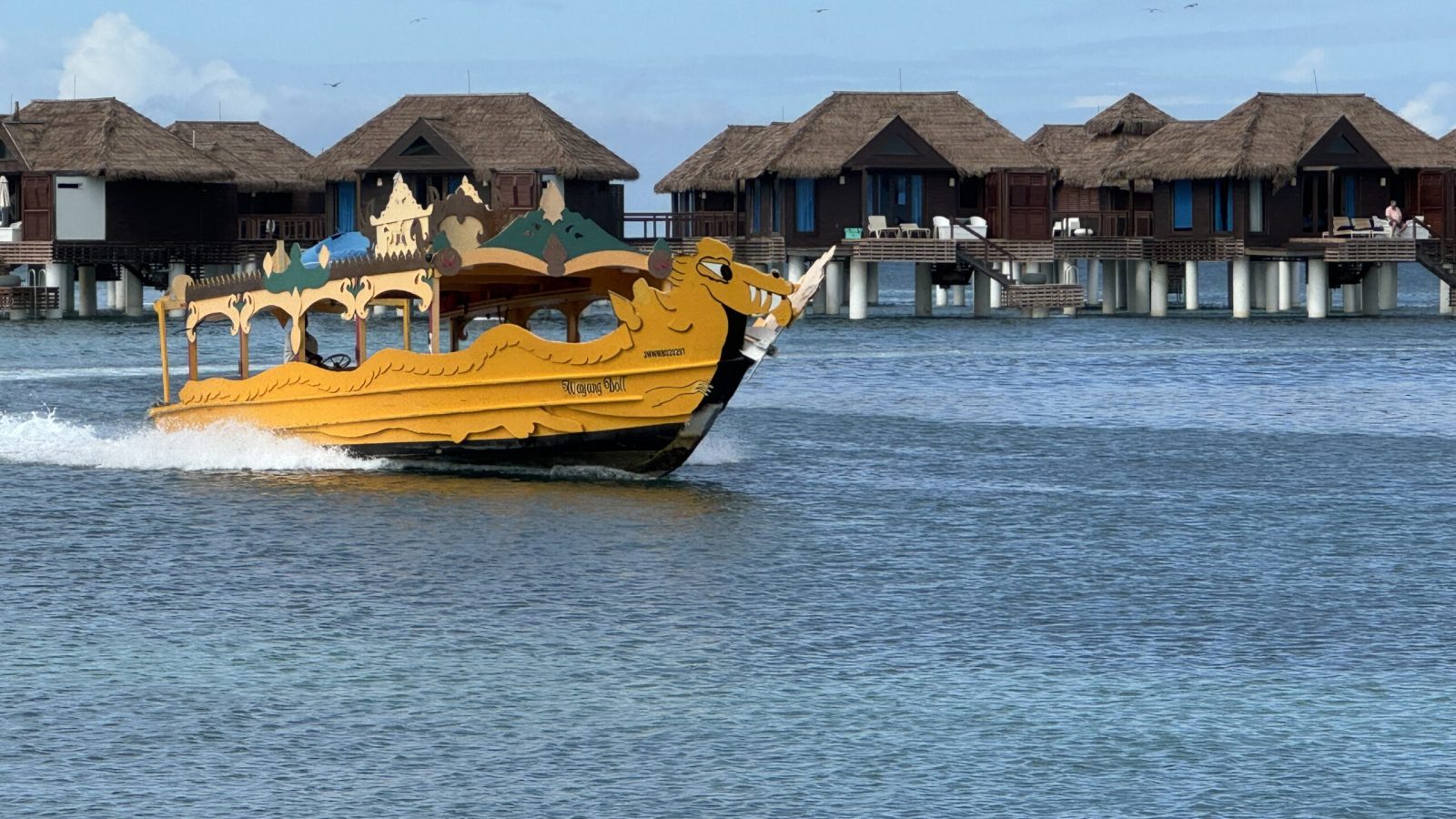 sandals-caribbean-cay-overwater-private-island-butler-villa-infinity-pool-owv-dragon-boat