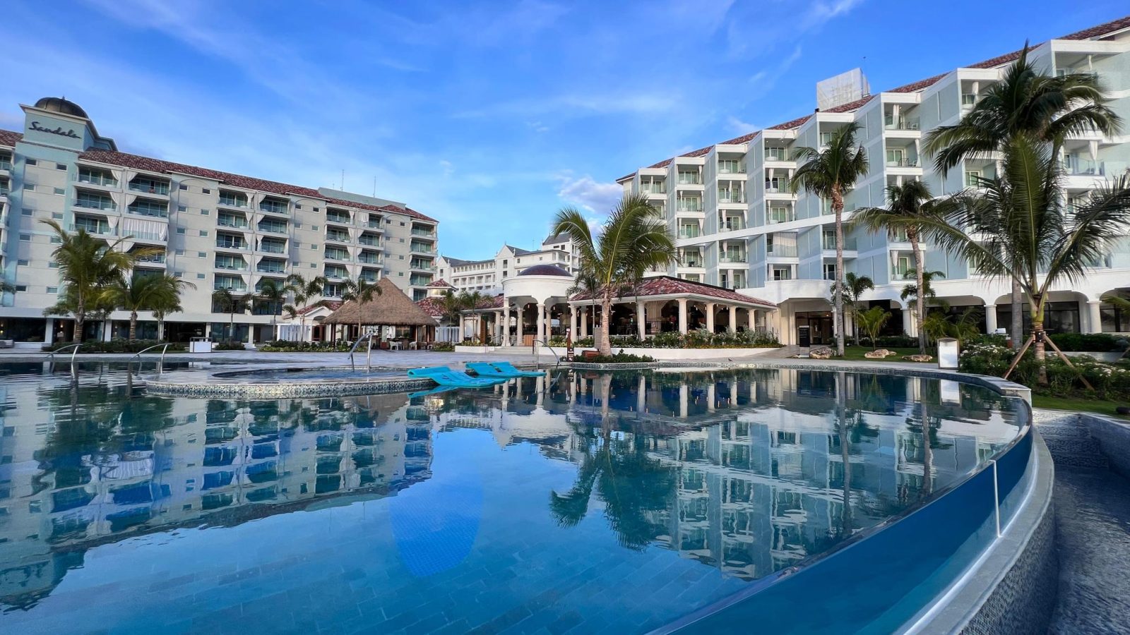 sandals-dunns-river-mammee-bay-oceanview-one-bedroom-butler-suite-o1b-resort-pool-exterior